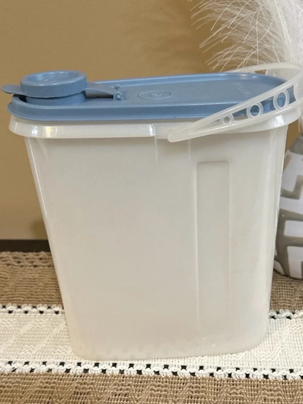 Vintage Tupperware Beverage Buddy 2 Qt Pitcher Blue Flip Top Lid